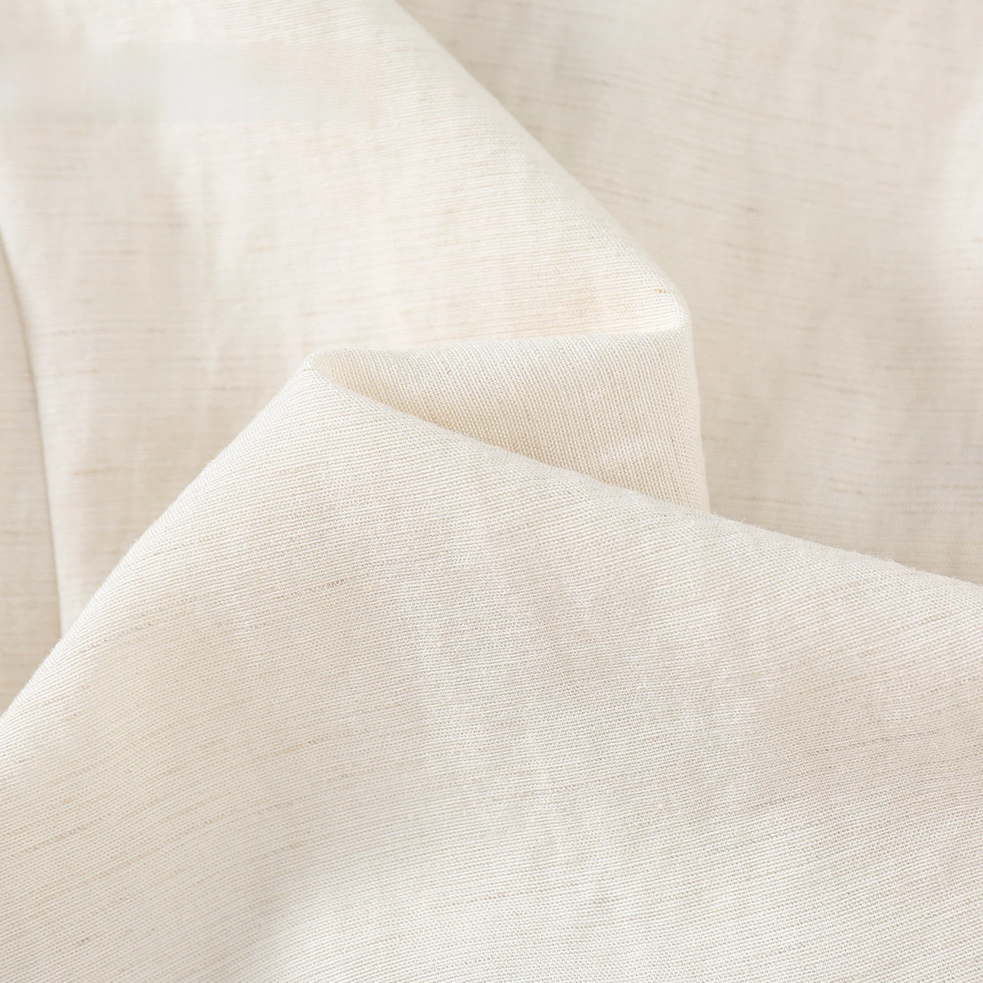 6月後半に着る「きれいな服装」はどうやって選ぶ？——夏の初めに必要な1つのシンプルなベストとパンツセット