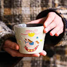 ハンドペイントのセラミックコーヒーカップ【馬のデザイン・高級感のある新年ギフト】