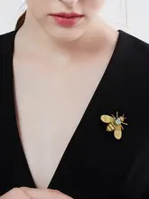 高級感あるパールデザインのブローチ【ファッションアクセサリー・スーツ用】