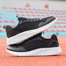 通気性のあるメッシュ素材のランニングシューズ【軽量・ソフトソール・クッション性】