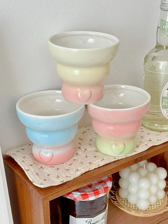 手握りデザインのカラフルな陶器製カップ【コーヒー・アイスクリーム・デザート用】