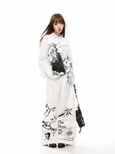 春季用白色長袖Tシャツ【ユニセックス・カジュアル・ヘンリーネック・パンクプリント】
