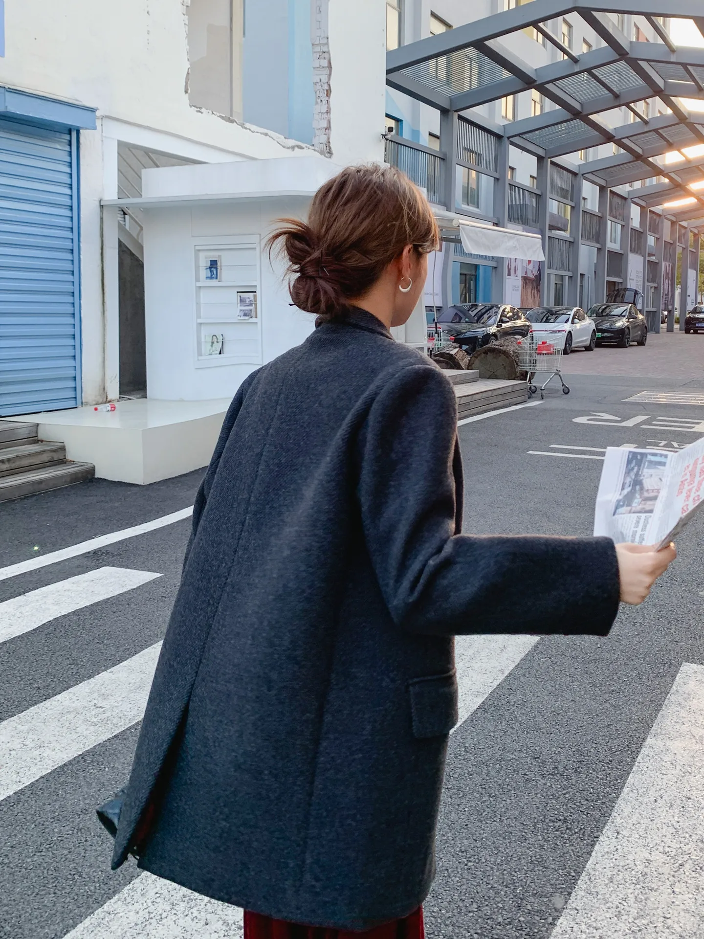 グレー チェスターコートは冬に着るべき？それともベージュや黒の方が優れているの？