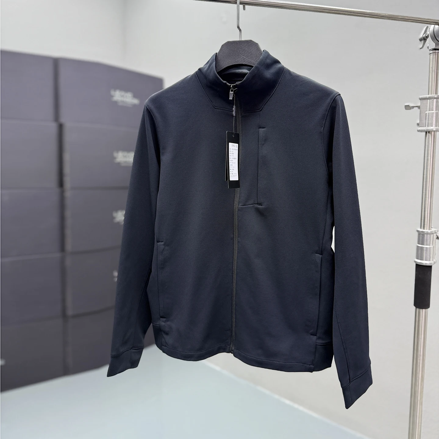 ストリートファッションの本質を  解く！ジャケット1本で実現する自然なスタイル