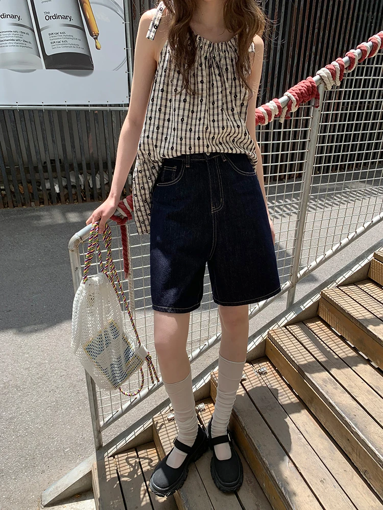 2026年夏のレディースパンツはどう選ぶ？深青色ワイドレッグデニムが「女性らしいスタイル」を再定義する