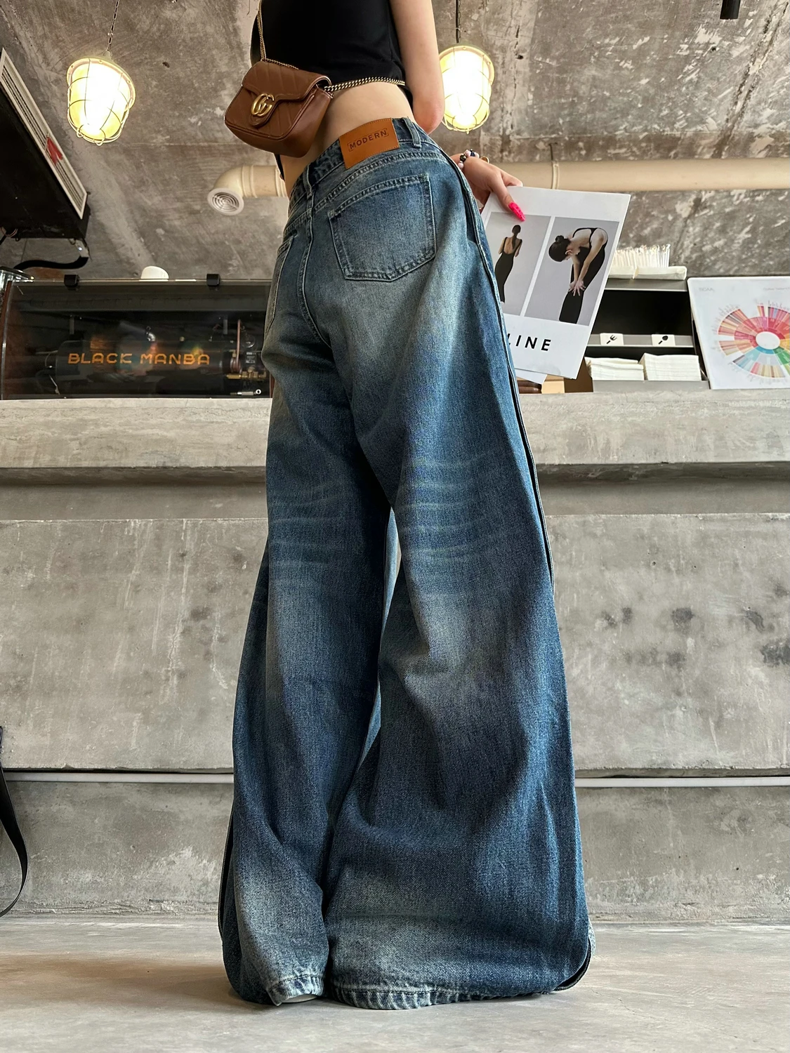大人可愛い服 50代コーデ | レトロパッチワークパンツで実現する心の安定感