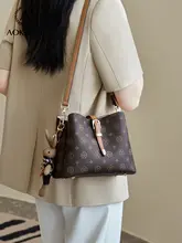 大容量 ショルダーバッグ【老花柄・通勤用・高級感あり】