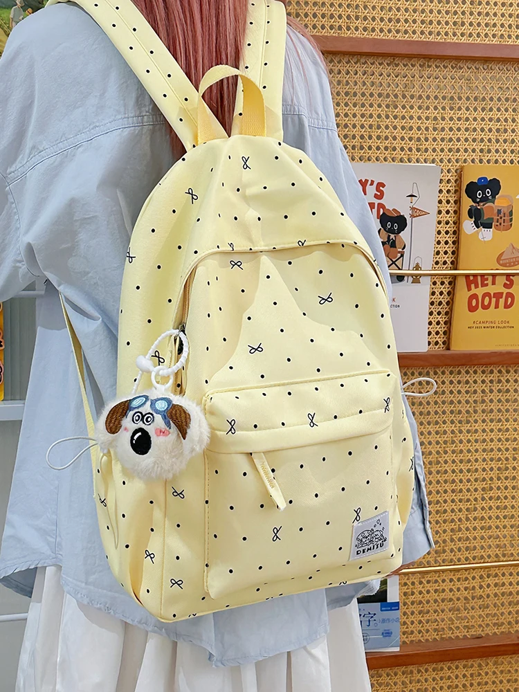 大学生通学リュックは「かわいい」が勝つ？ドット柄リボンデザインが今、女子学生に人気な理由とは