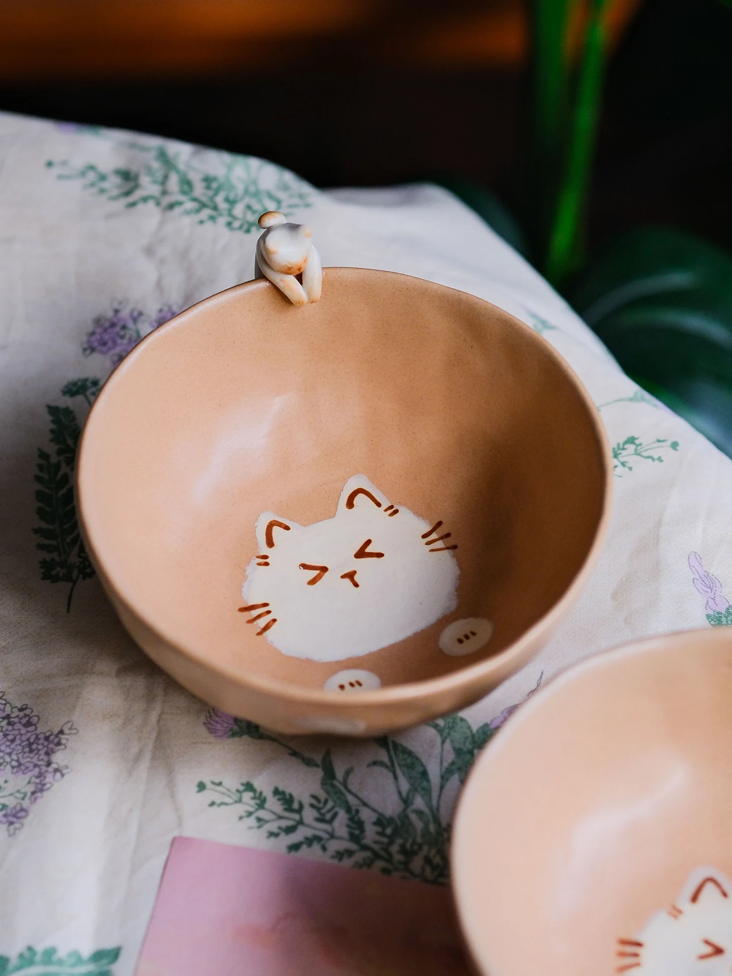 かわいいシャム猫デザインの陶器サラダボウル：レトロスタイルで日常使いに最適な家庭用食器