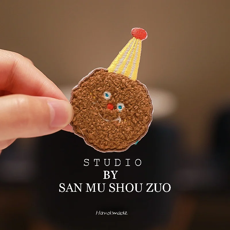 可愛らしい羊羔绒の刺繍ヘアクリップ【子供用・サイドホールド・女の子向け】