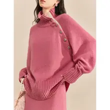 高級感あるハイネックニットとストレートスカートの秋冬コーディネート（セットアップ対応）