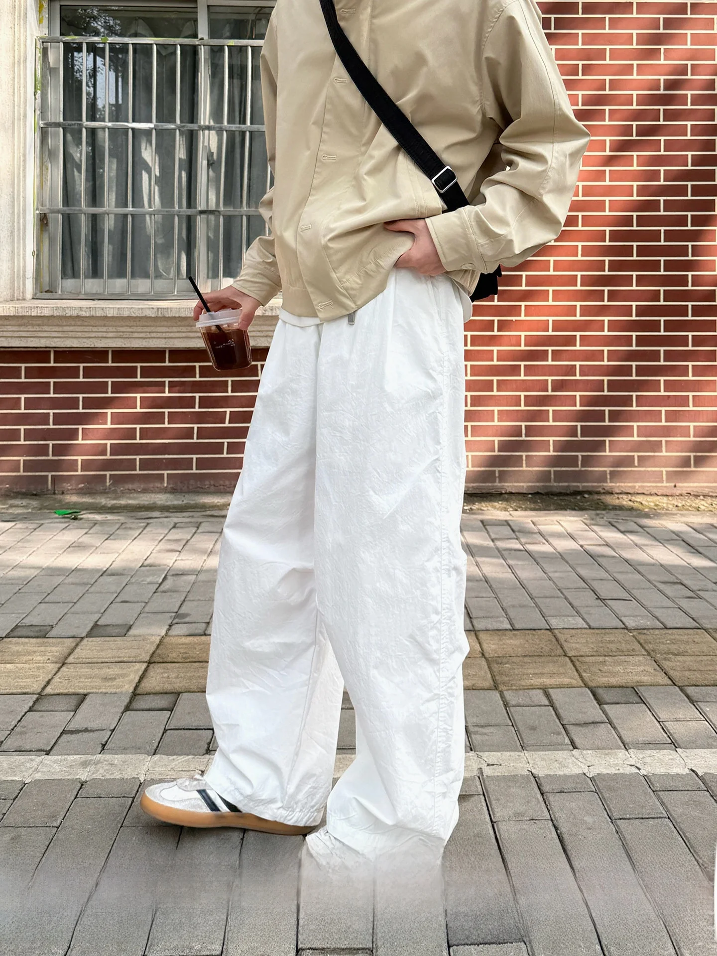 高校生向け白パンツコーデのベストな選び方は？5選で通学・日常をもっと楽しく