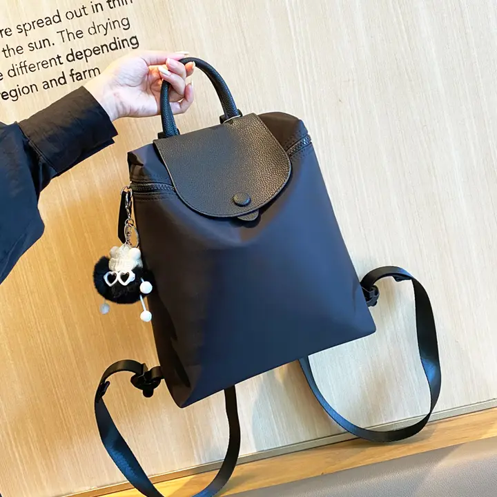 シンプルなデザインの防水リュックサック【軽量・通勤・牛津布製・スクエア型】