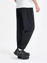 Xtep 束脚デザインの黒いトレーニングパンツ【春秋用・ストレッチ素材】