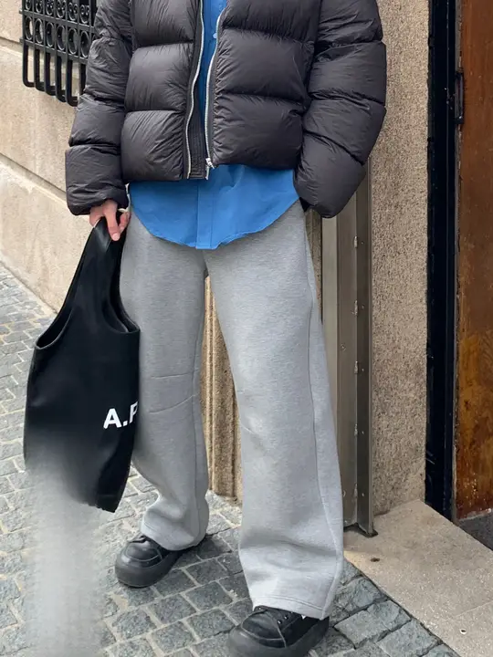 ユニセックス 秋冬用グレー ワイドレッグパンツ【カジュアルスタイル・フィット】