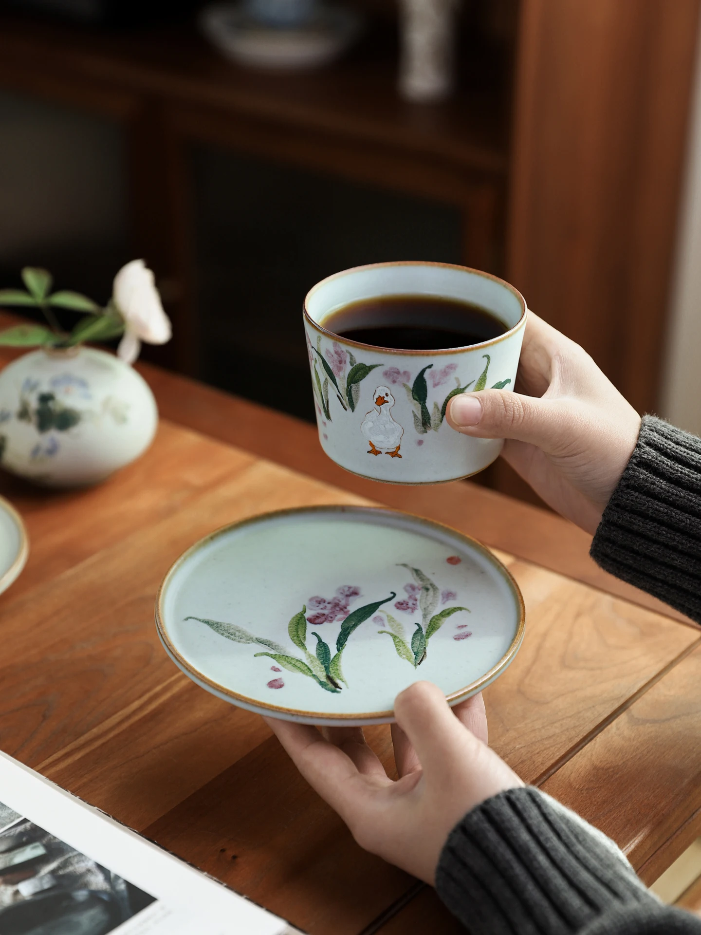 手作り陶器のコーヒーカップを選ぶべき理由は？その高級感と温もりが、日常を彩る