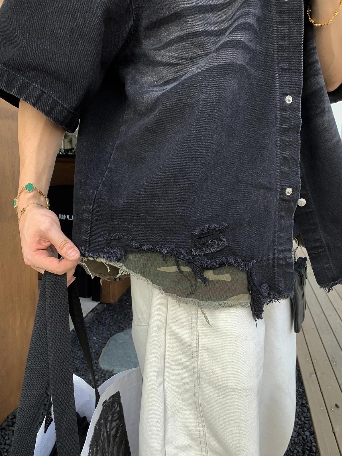 40代のカジュアルファッションで迷うなら、この1アイテムで解決できる？