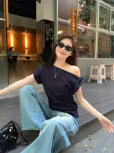 デザイン性のあるタイトフィット肩出しTシャツ【夏用・ネイビーカラー・ショートスリーブ】