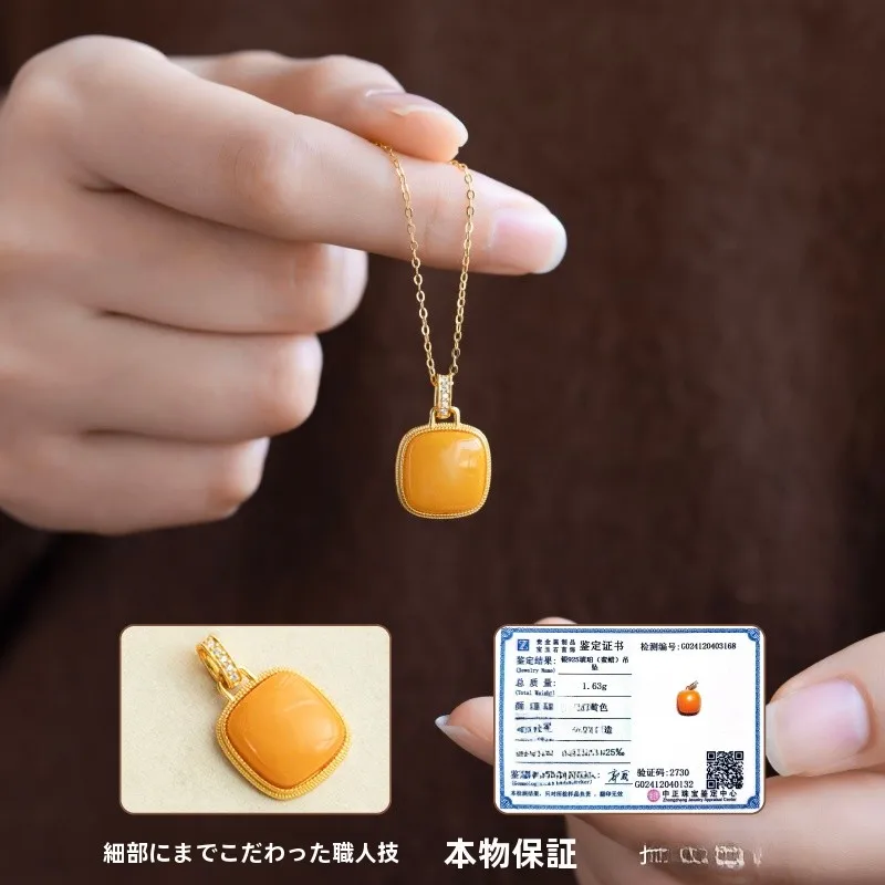 天然琥珀の蜜蜡ペンダントネックレス：20代女性に最適な安価で可愛らしいデザイン