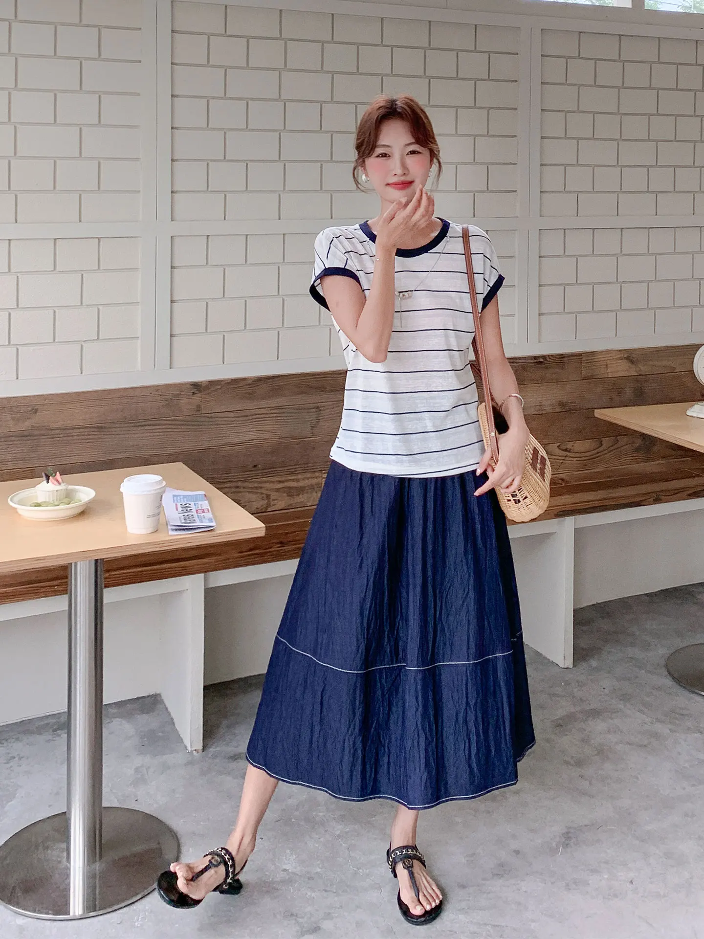 レディースTシャツのコーデで迷うなら、この「ストライプ半身スカートセット」が救う！
