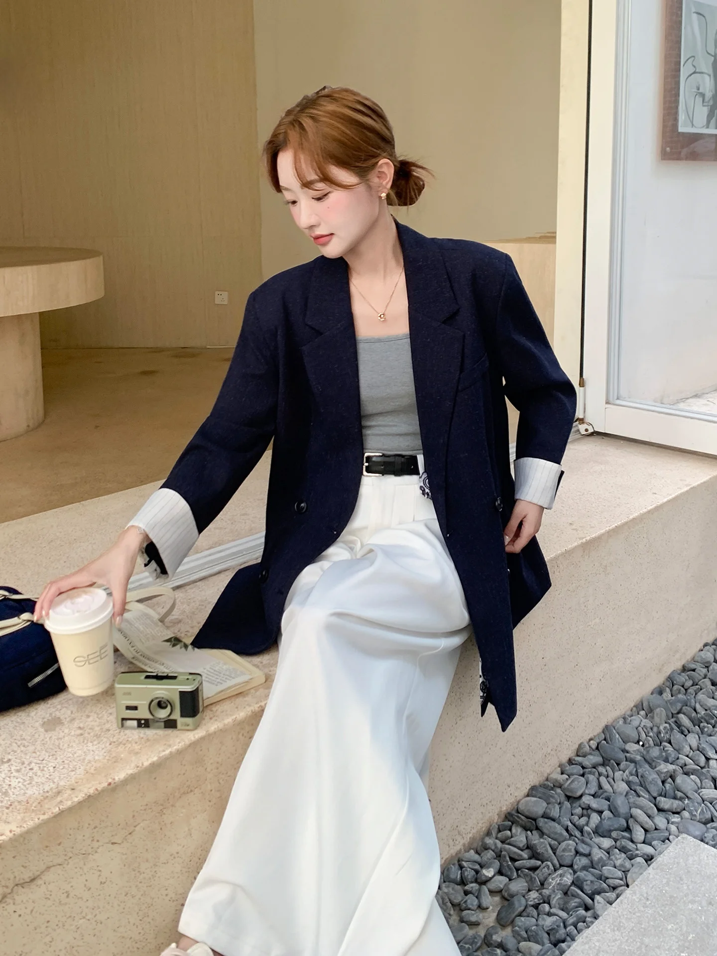 40代の大人ファッションでフォトジェニックになるには？カジュアルブレザーの選び方を徹底解説