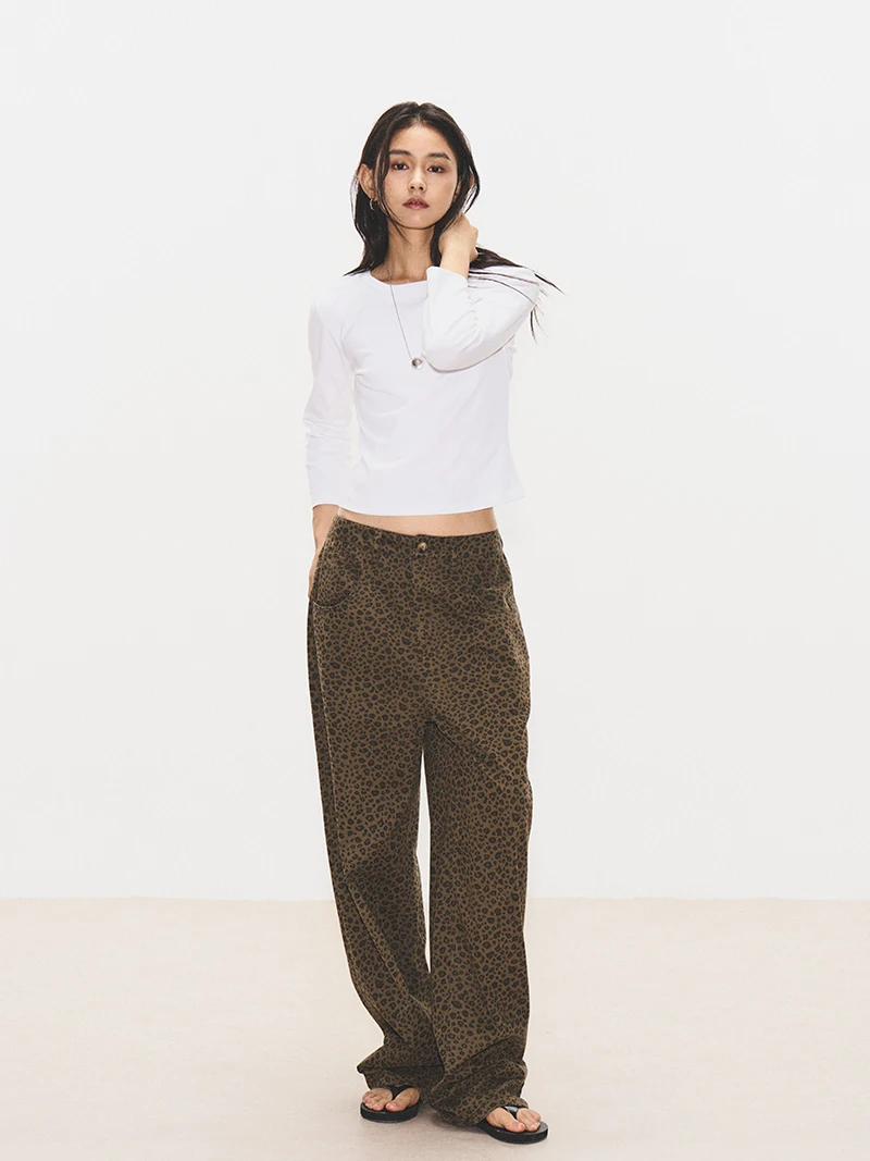 2026年トレンドファッションで悩む20代後半女性に、今すぐ着るべきシンプルな白Tシャツは？