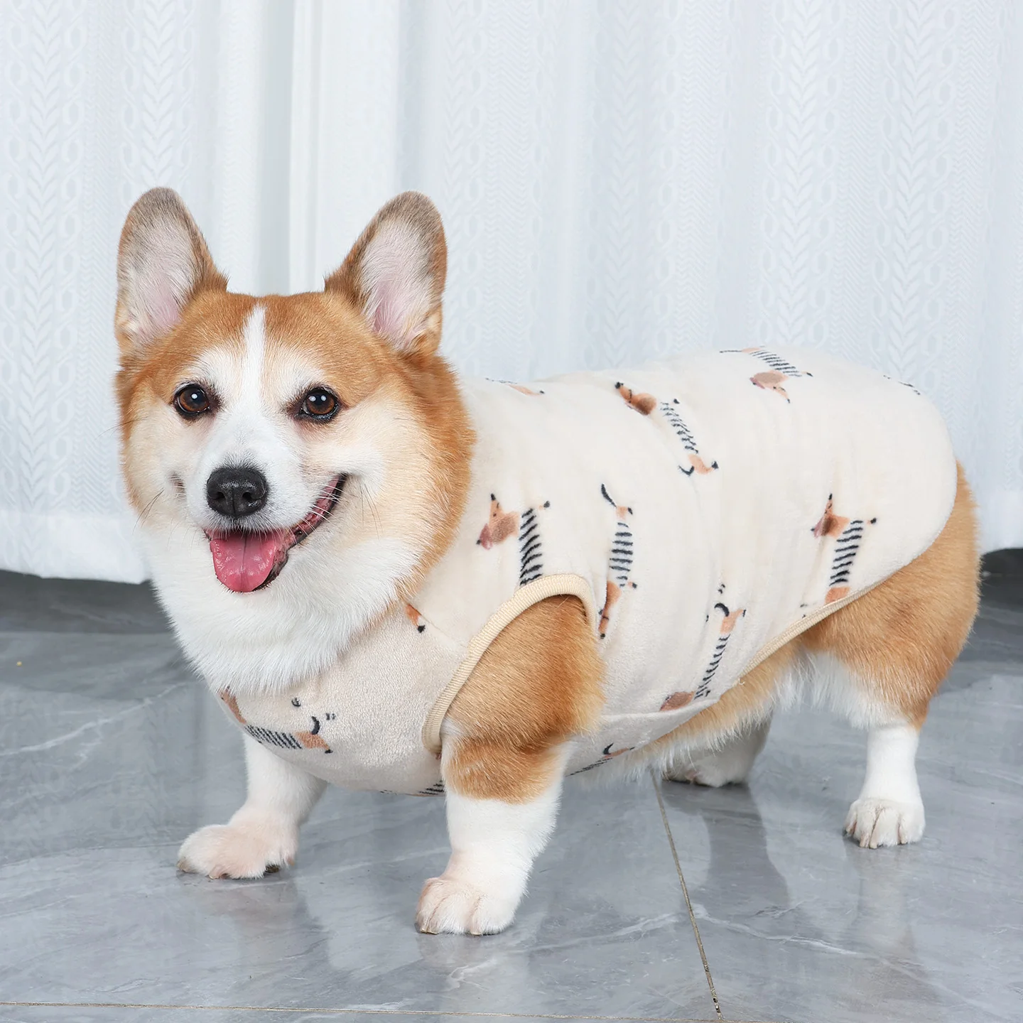 犬用保温ベスト：秋冬季の外出に最適な防寒・防虫機能を備えたデザイン