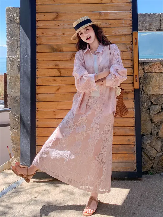フレンチスタイルのピンクストライプレースシャツとスカート【春夏用・デザイン性・女性用】（セットアップ対応）