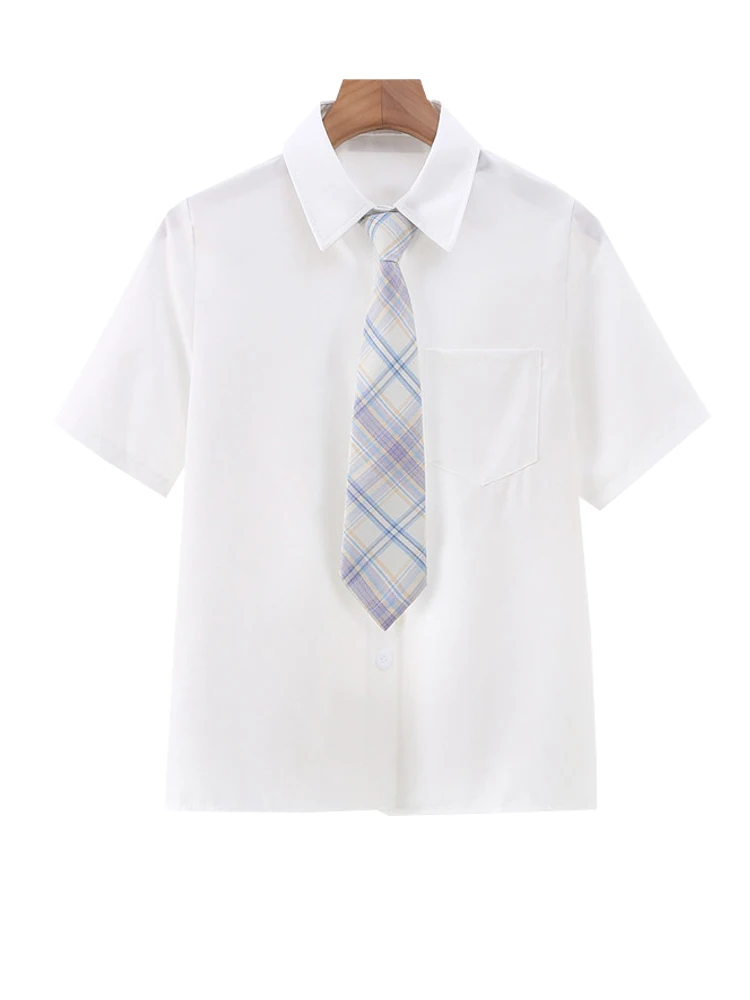 高校生の制服を売るなら、夏の白シャツが一番人気？