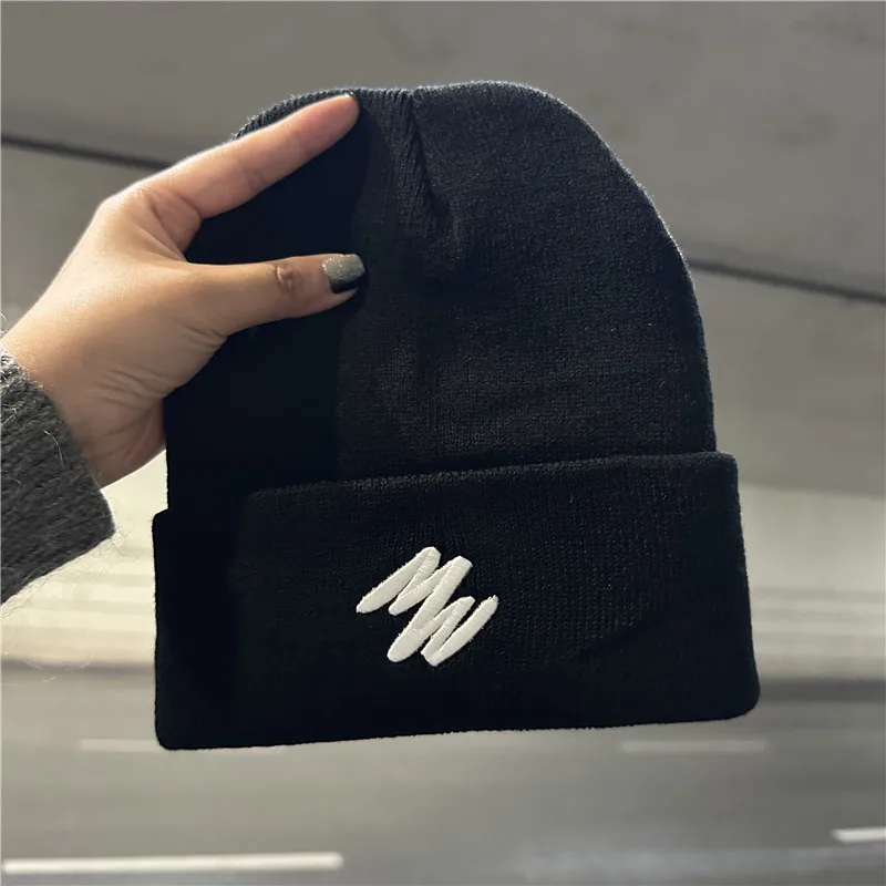 needles ニット帽：刺繍入りニット帽の実用性と使用シーンを解説
