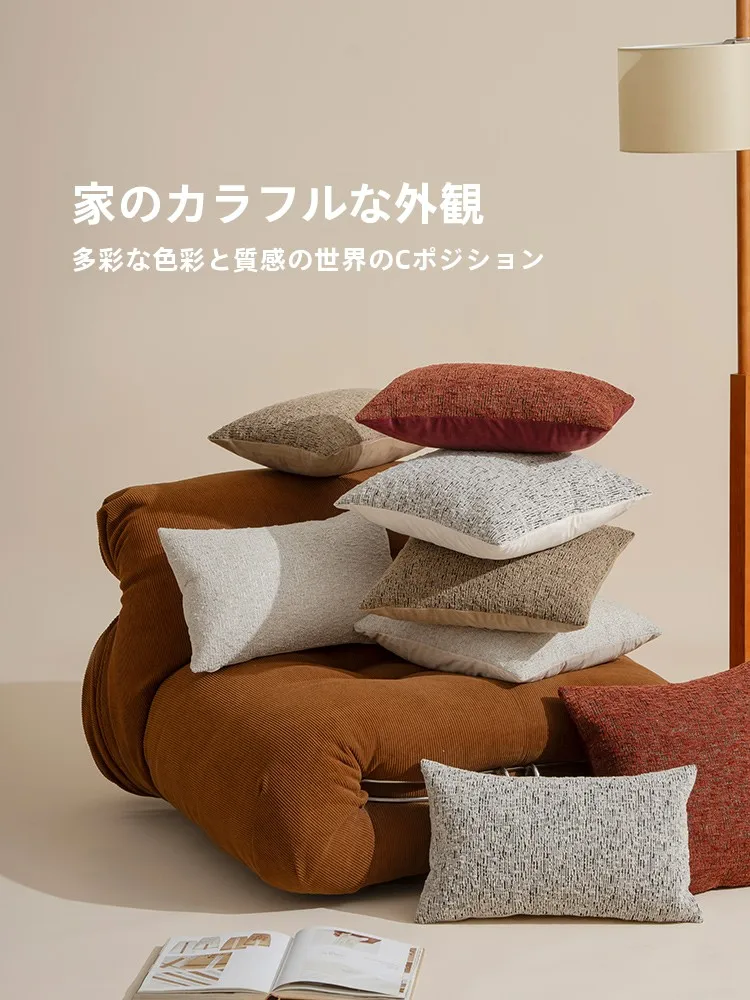 リビングの整理整頓で「見た目」が変わる？肌理感のあるソファクッションが解決するリアルな悩みとは