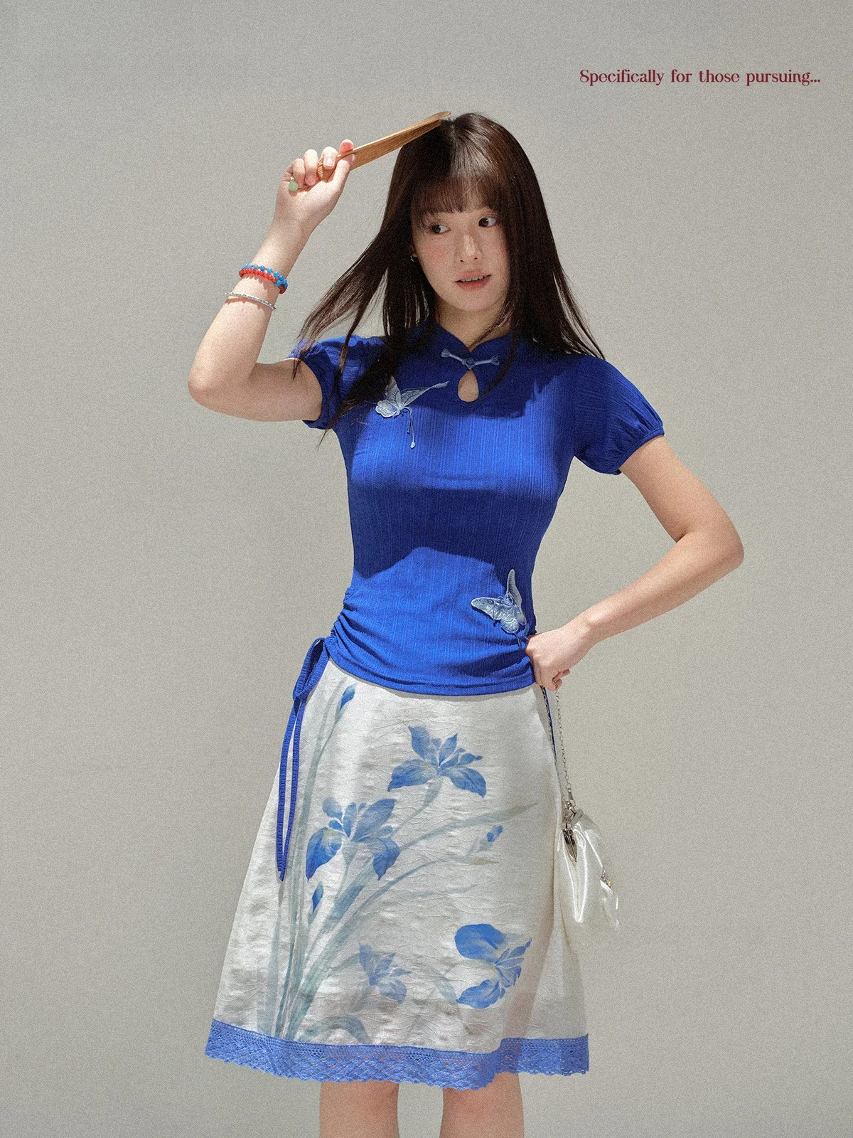 重ね着の悩みを解決するTシャツは、レースインナーと合わせて着るべき？