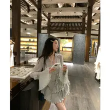 フレンチレースのチュニックとケーキスカートのコンビネーション