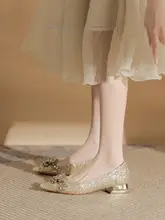 華やかな水晶装飾のウェディングシューズ【ゴールド・ローヒール・美しいデザイン】