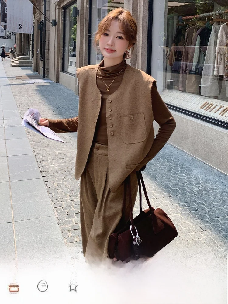 カーキグレージュ 暗めとグレーブラウンの違いは？今こそ選ぶべきカーキカラーのベストな使い方とは？