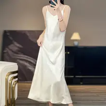 セクシーVネックのアイスシルクキャミソールドレス【薄手・春秋季用・シンプルデザイン】