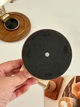 レトロな木目デザインの折りたたみ式スマホスタンド【360度回転・持ち運び便利】