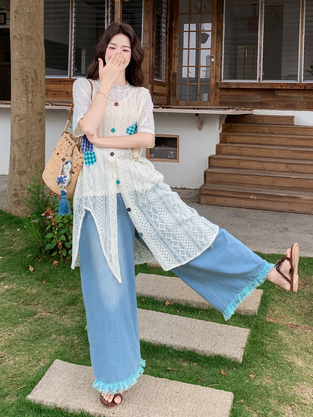 白色レース短袖ベストとデニムワイドパンツの夏コーデ：軽量・透气・カジュアルな女性向け三件套