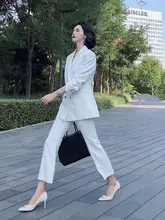 洗練されたデザインのタ イトフィットスーツジャケット【ダブルブレスト・ウエストシェイプ・フレアパンツ】（セットアップ対応）