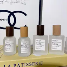高級ガラス製 50ml 香水瓶【木製キャップ・圧力スプレータイプ・30mlミニボトル付き・携帯便利】