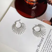 個性的なデザイン！925純銀製の太陽花イヤリング【ファッション・冷淡風】