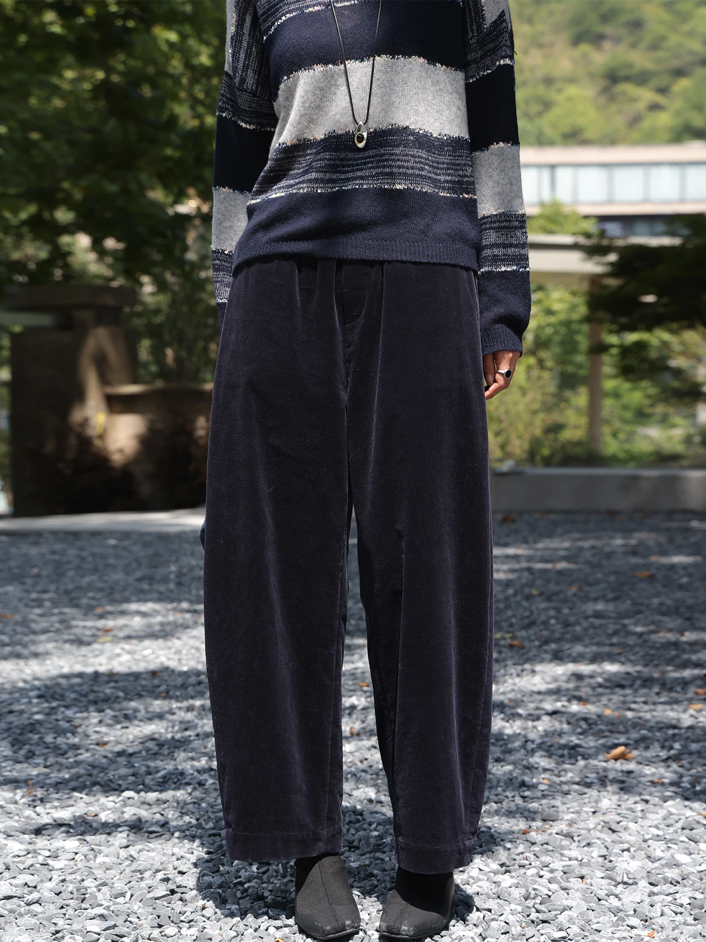 ジャケパンの着こなしに悩むなら、この1アイテムで解決できる？