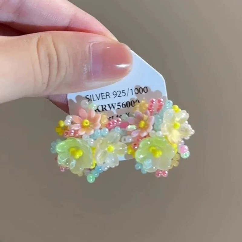 春の手作り飾りにどんなアイテムがおすすめ？花モチーフの刺繍イヤリングが人気の理由とは