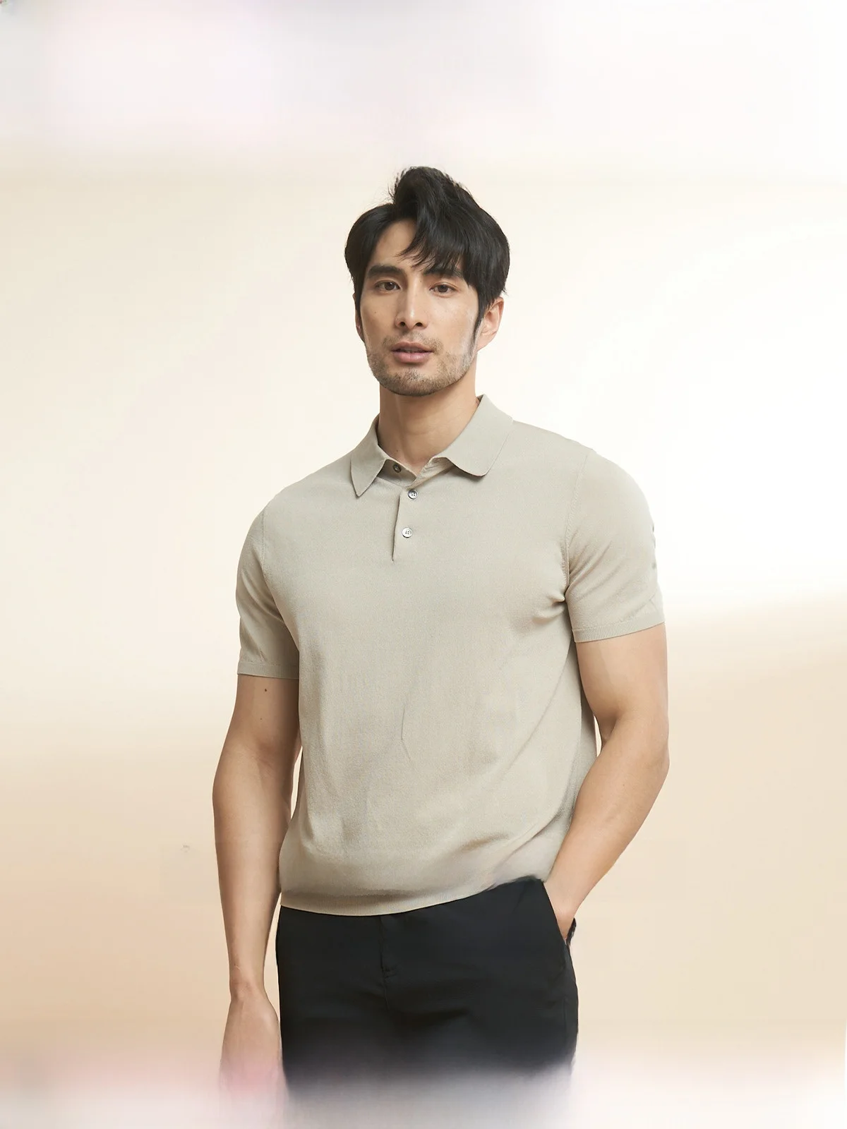 夏 メンズ コーデの基本ルール | 冷感素材とポロネックの機能的設計