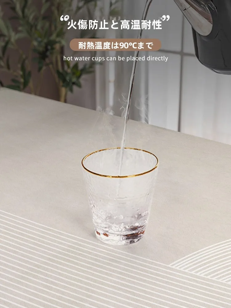 シュリンクレザーと合成皮革の違いを知れば、どんな家具にも合うマットが選べる！