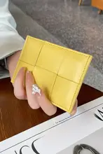 ミニマリストデザインの真皮カードケース【羊皮製・収納ポケット付き】