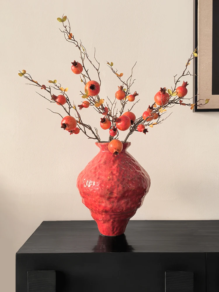 一輪挿し 花瓶 の選び方：中古風レッド花瓶が提供する陶器製台面花器の実用性と適用シーン