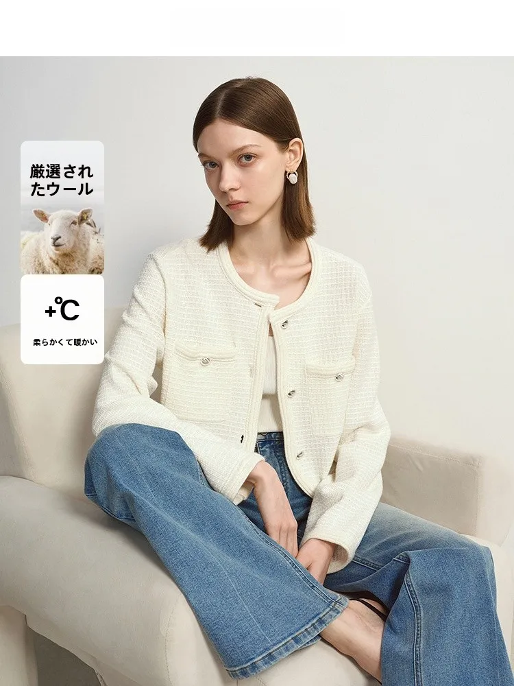 白シャツにカーディガンを合わせるとき、どう選ぶ？