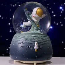 宇宙飛行士のクリスタルボール音楽ボックス【雪が舞う・誕生日プレゼントに最適】