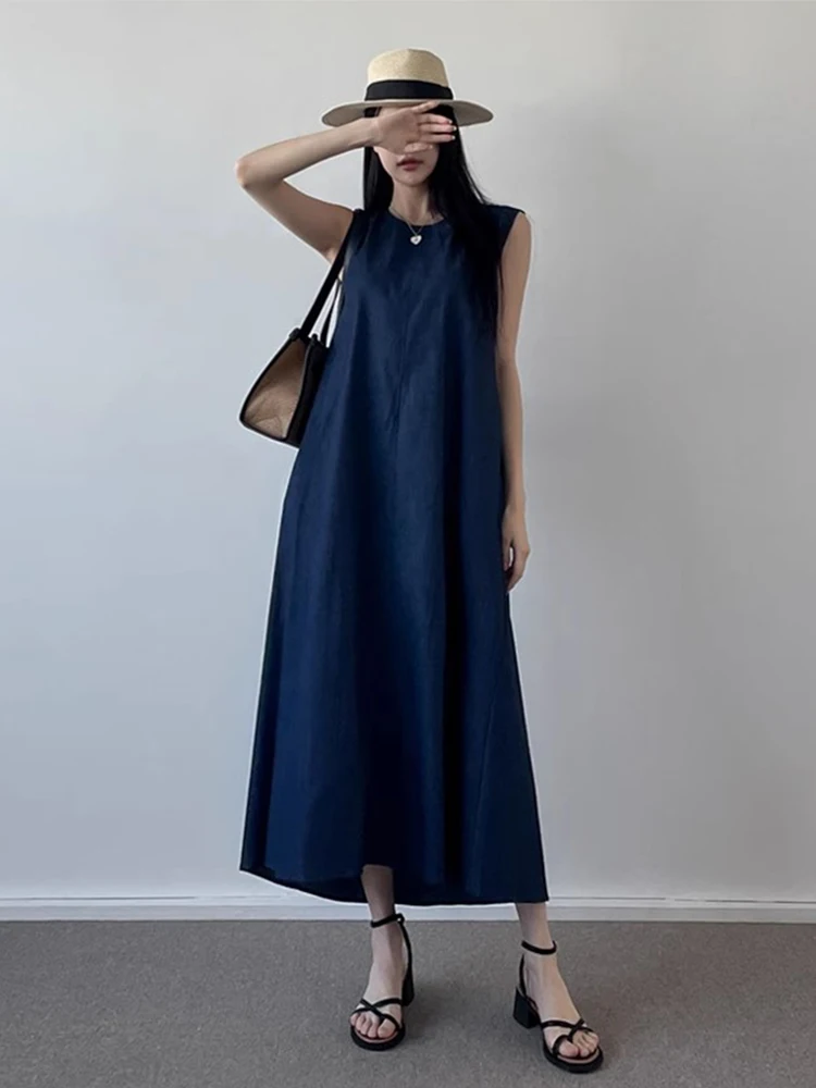 夏用デザイン性のあるデニムノースリーブワンピース：ぽっちゃり女子が着 やすいナチュラルな夏コーデに最適